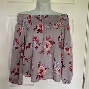 NWT Beautiful Off The Shoulder Flowy Top Sz Med